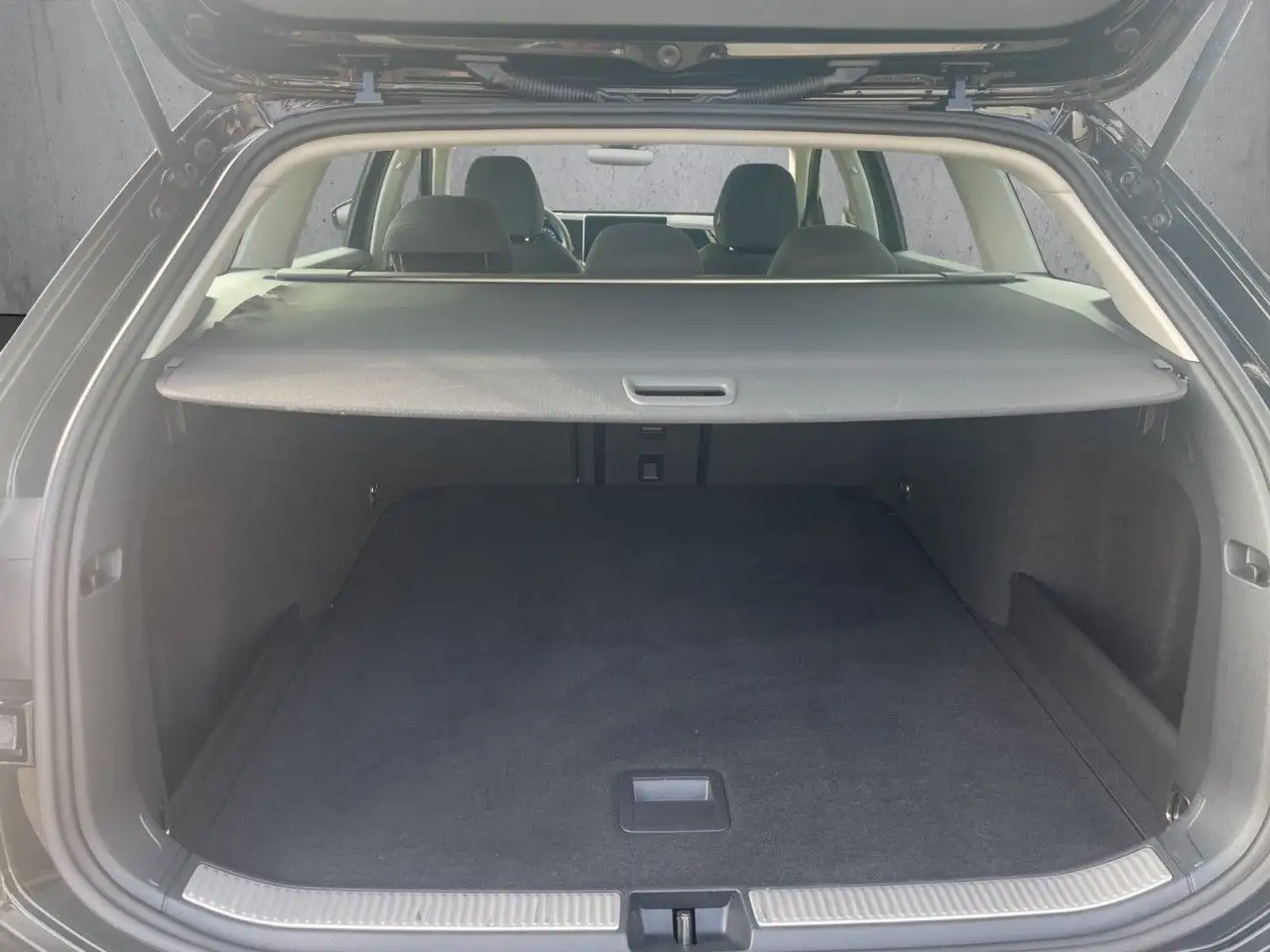 Volkswagen Passat Variant 1.5 eTSI Navigationssystem Navi LED — Galería del vehículo 10