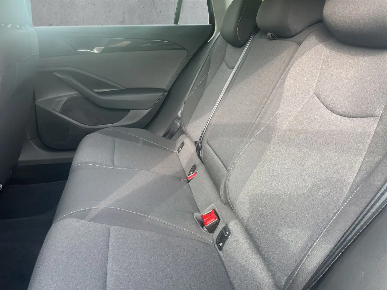 Volkswagen Passat Variant 1.5 eTSI Navigationssystem Navi LED — Galería del vehículo 9