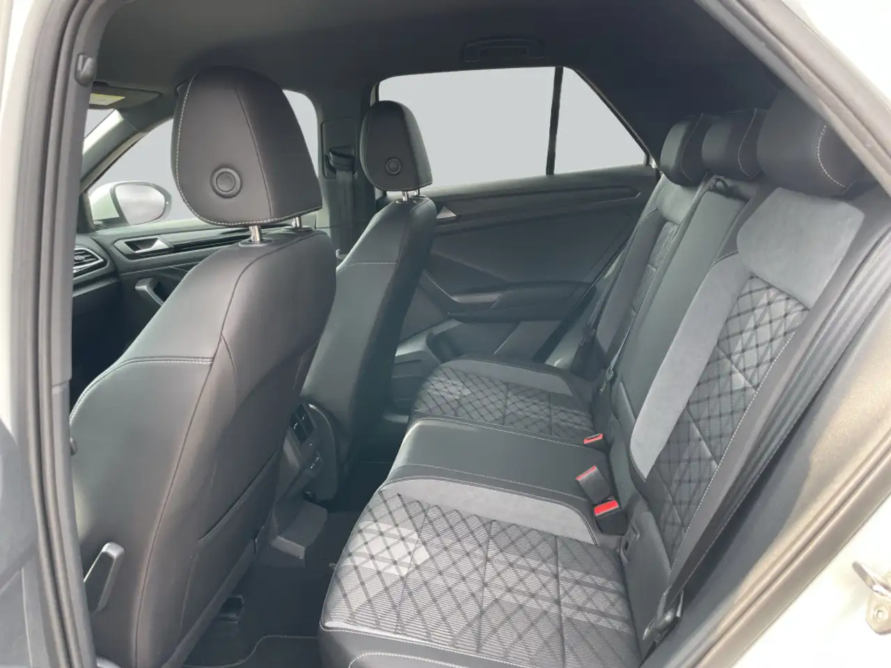 Volkswagen T-Roc 1.5 TSI DSG R-Line ACC EasyOpen Kamera — Galería del vehículo 14