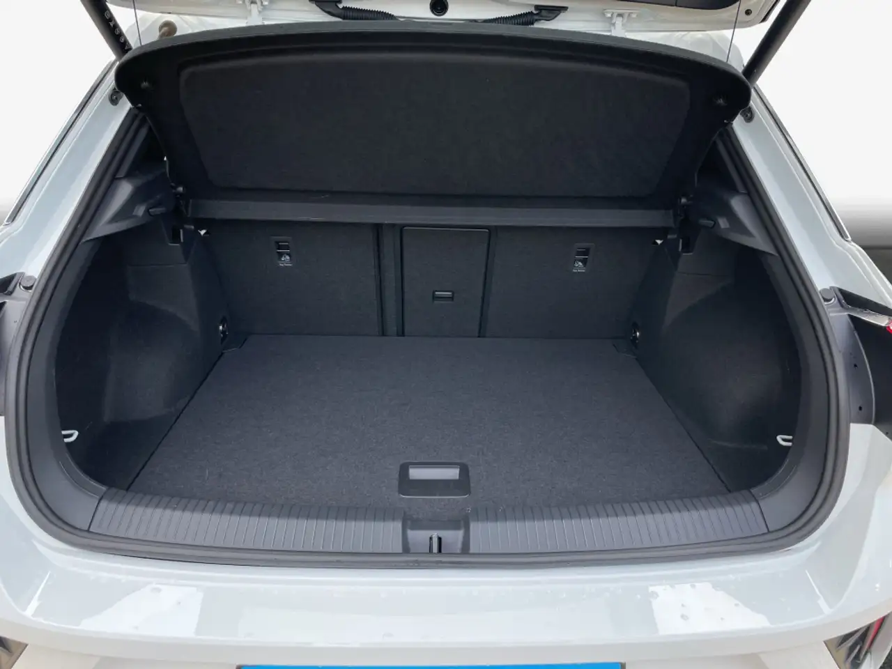 Volkswagen T-Roc 1.5 TSI DSG R-Line ACC EasyOpen Kamera — Galería del vehículo 10
