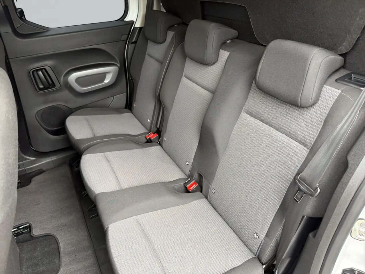 Toyota Proace City 1.2 T Combi Business L1 Tempo+LED+APP Connect+Klim — معرض صور السيارة 20