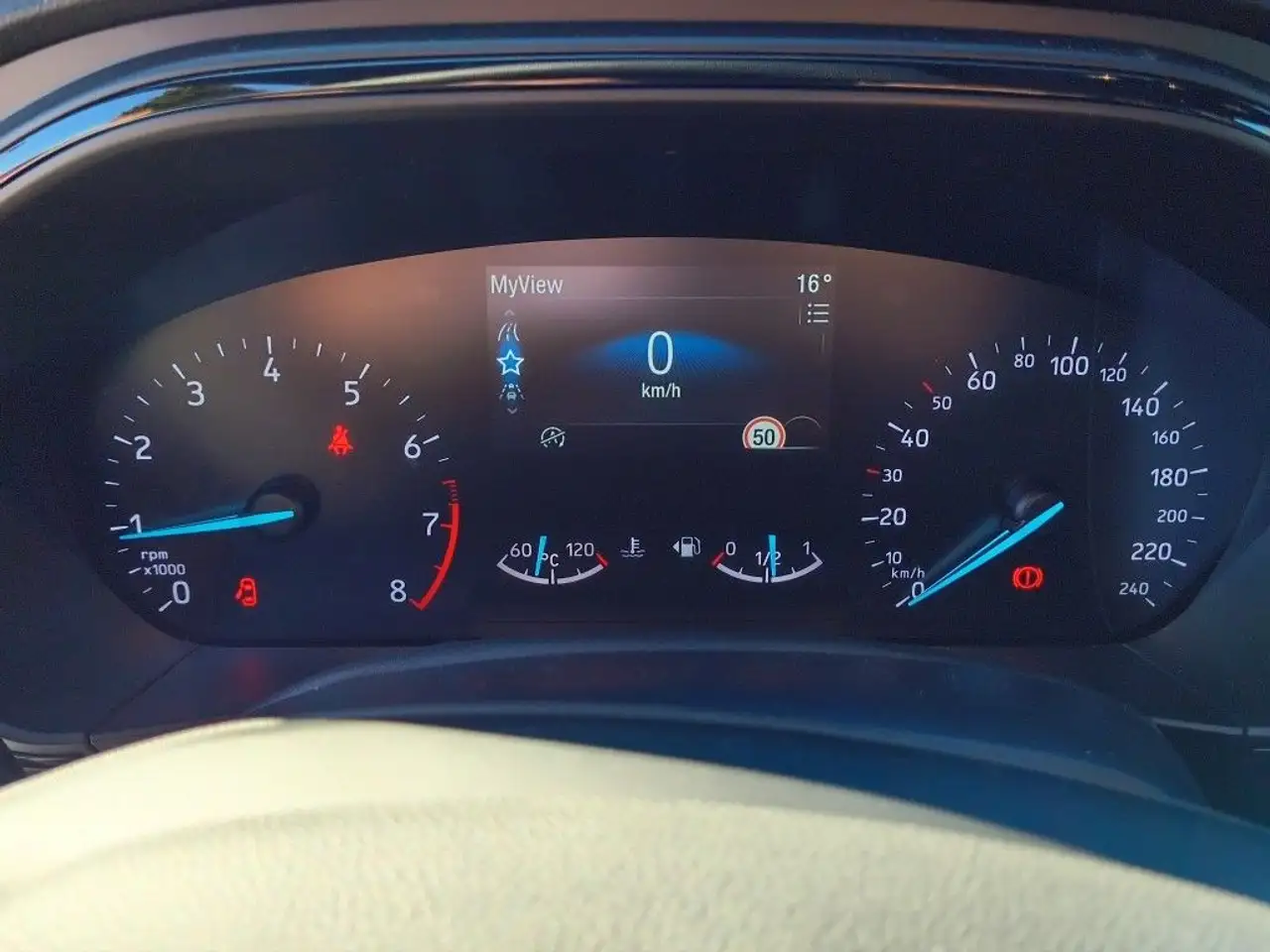 Ford Focus Turnier 1.0 EcoBoost Hybrid ST-LINE — Galerie du véhicule 11