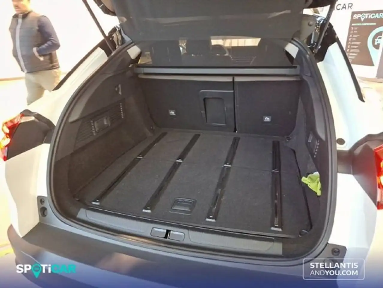Citroen C5 X Hybrid Shine EAT8 225 — Vehicle gallery 6