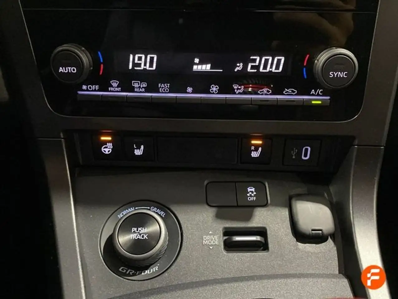 Toyota Yaris 1.6T 276 AUTOMÁTICO RZ — معرض صور السيارة 26