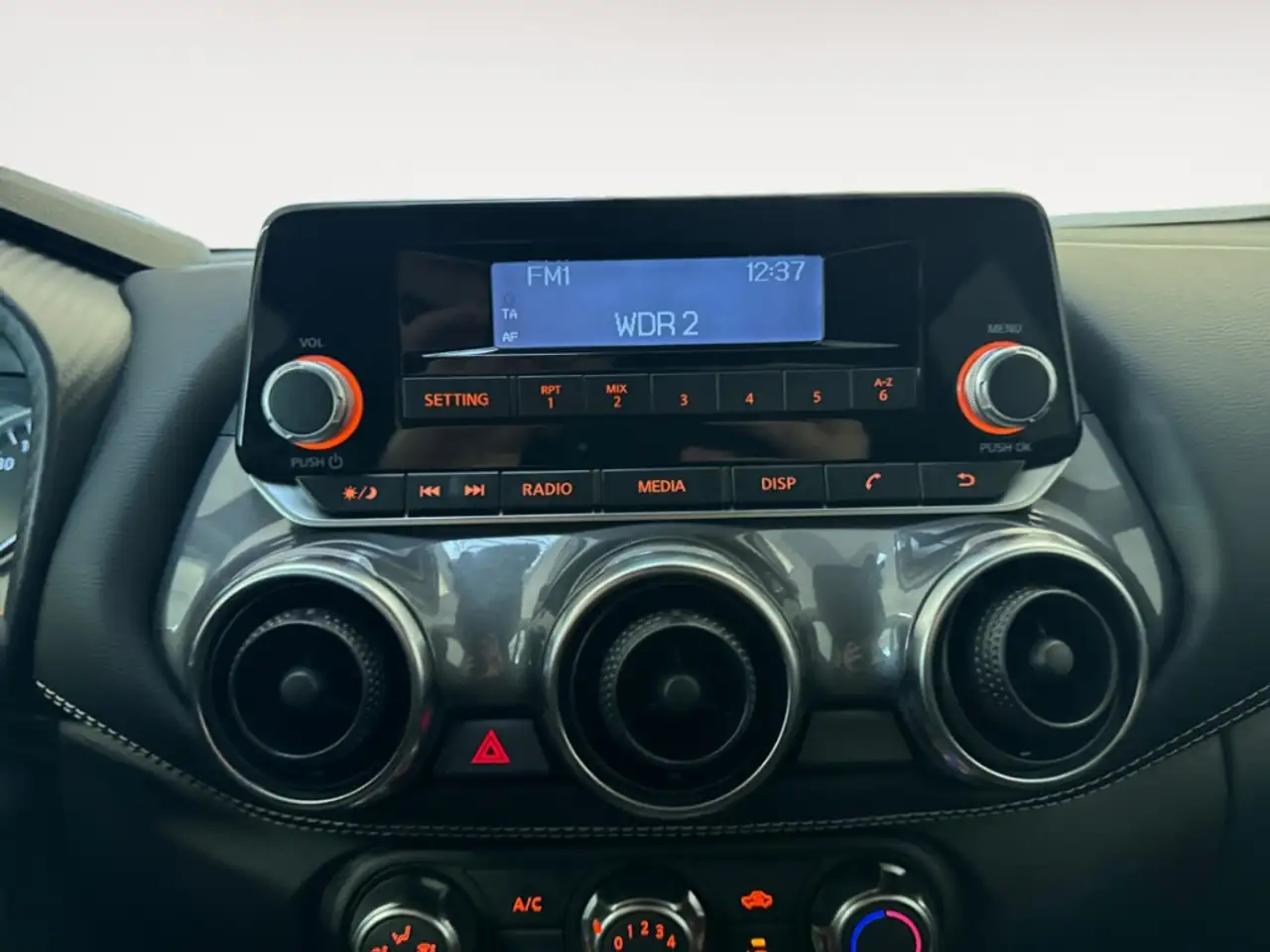 Nissan Juke DIG-T N-Style ALLWETTER LED SITZ.HZG TEMPOMAT ALU — معرض صور السيارة 10