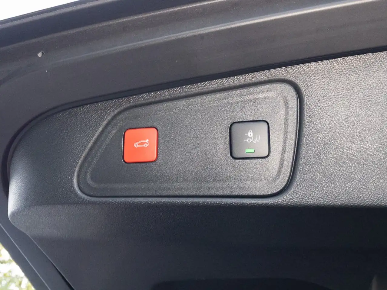 Peugeot 3008 130 GT +360°+PANO+NAVI+SHZ+eFH+ACC+DAB+LED++ — معرض صور السيارة 15