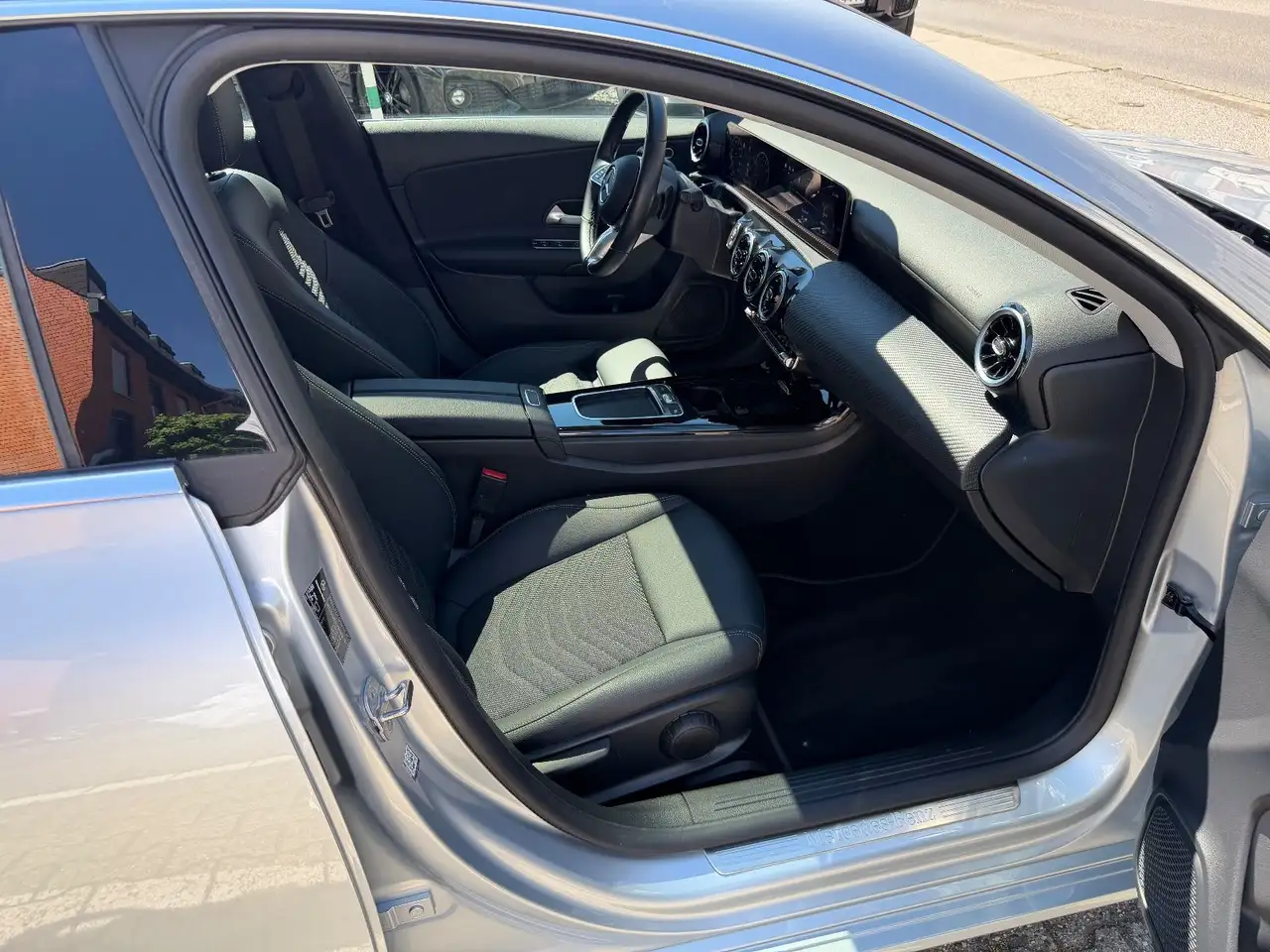 Mercedes-Benz CLA 180 PANO KAMERA AHK TEMPOMAT — Vehicle gallery 18