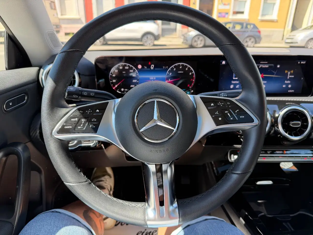 Mercedes-Benz CLA 180 PANO KAMERA AHK TEMPOMAT — Vehicle gallery 20
