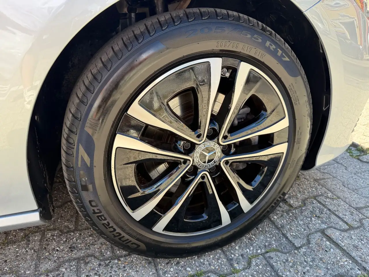 Mercedes-Benz CLA 180 PANO KAMERA AHK TEMPOMAT — Vehicle gallery 19