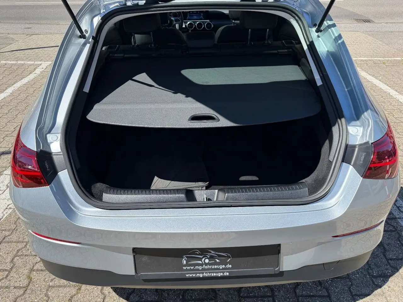 Mercedes-Benz CLA 180 PANO KAMERA AHK TEMPOMAT — Vehicle gallery 15