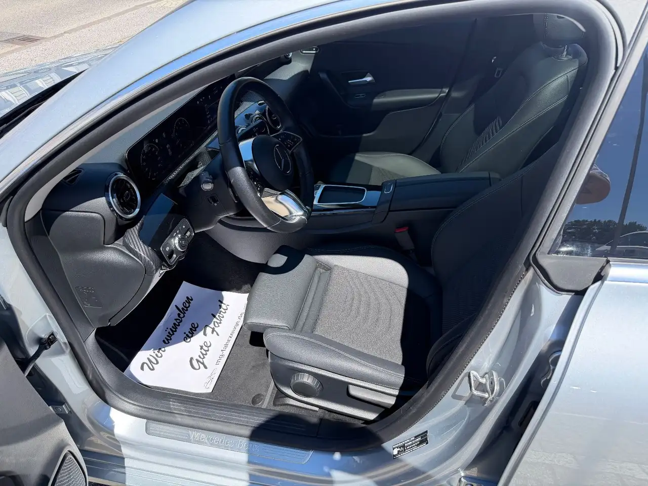 Mercedes-Benz CLA 180 PANO KAMERA AHK TEMPOMAT — Vehicle gallery 9