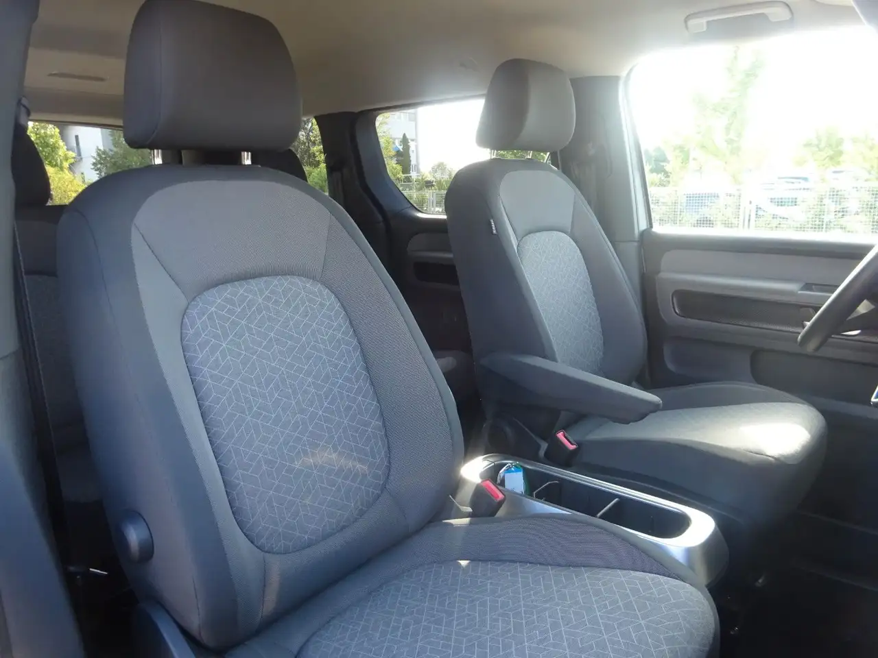 Volkswagen ID. Buzz Bus 286PS Autm. AHK Kamera Pro — معرض صور السيارة 17