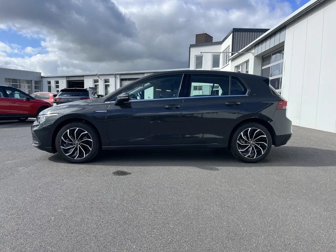 Volkswagen Golf 2.0 TSI DSG Style 2,99% Fin.17 LED-Plus Ergo-Sitz — Vehicle gallery 2