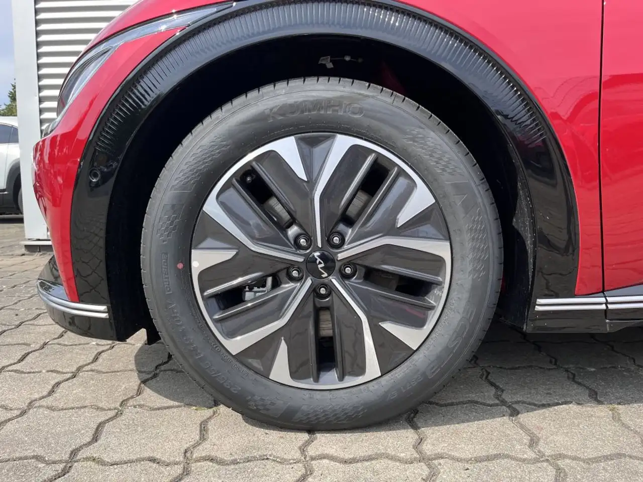 Kia EV6 58-kWh*WP*AIR*COM*ASS* — Vehicle gallery 7