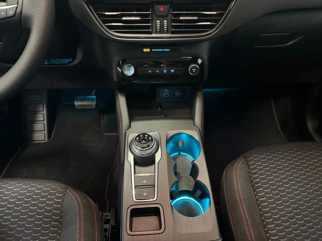 Ford Kuga ST-Line 1.5 AT AHK Navi Pano Kamera — معرض صور السيارة 23