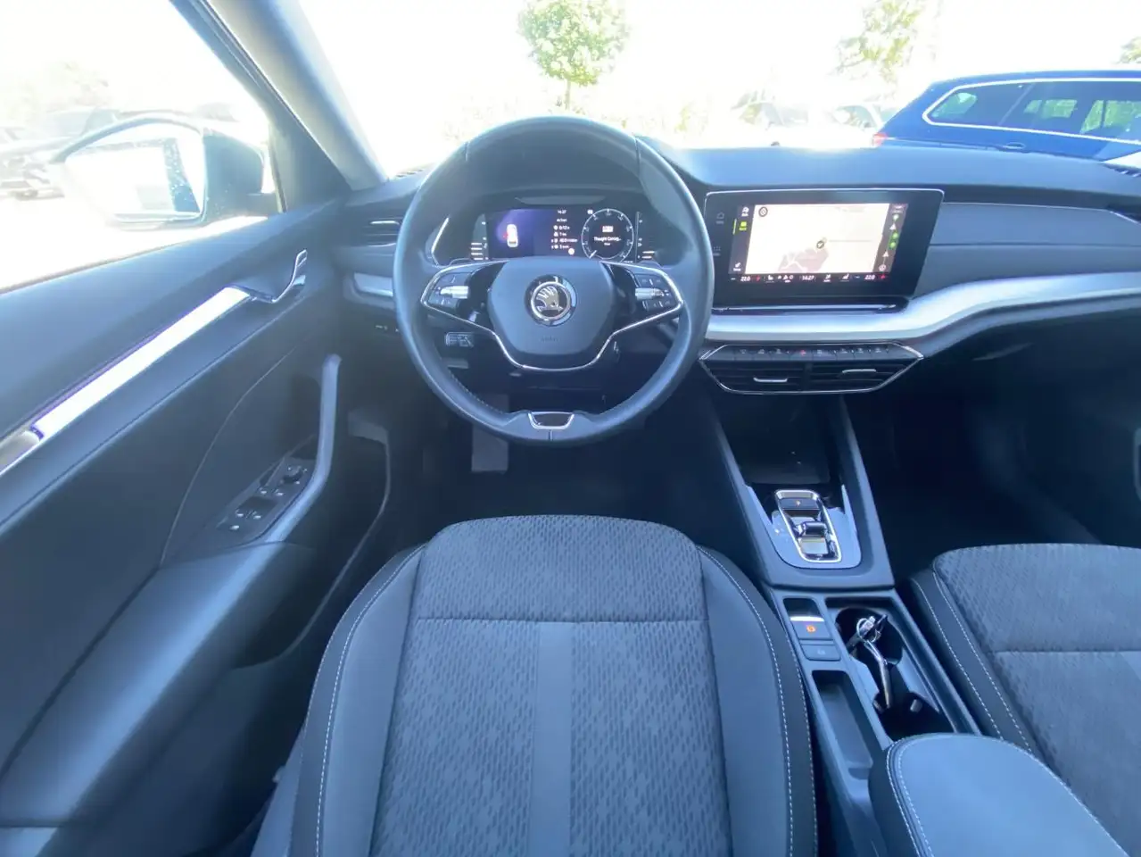 Skoda Octavia COMBI 1.5 eTSI DSG STYLE HEAD-UP+SMART-L — معرض صور السيارة 13