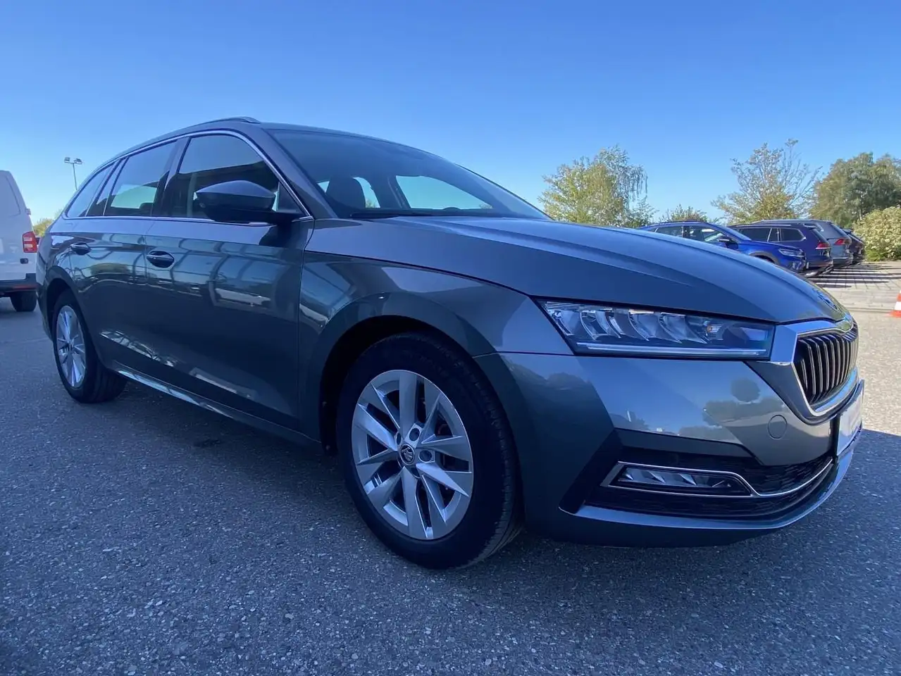 Skoda Octavia COMBI 1.5 eTSI DSG STYLE HEAD-UP+SMART-L — معرض صور السيارة 7