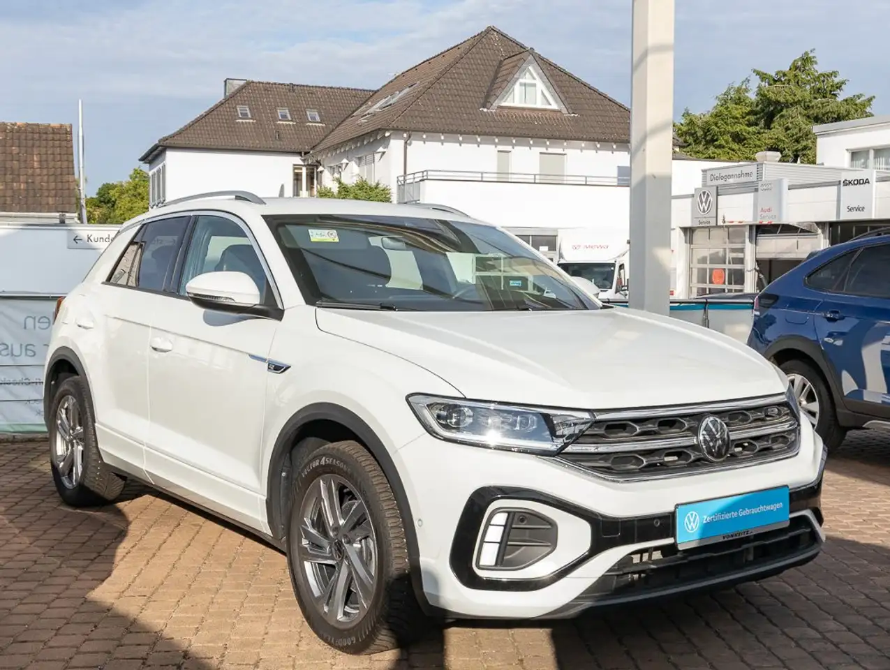 Volkswagen T-Roc R-Line 1.5 TSI +ALLW+AUT+RFK+KLI+LHZ+LED++ — Galería del vehículo 2