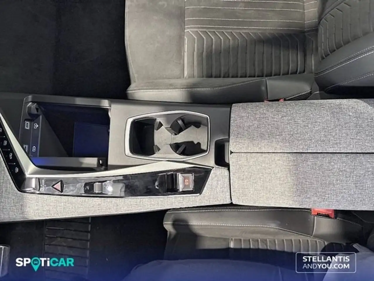 Peugeot 3008 Eléctrico 157kW GT — Galería del vehículo 25