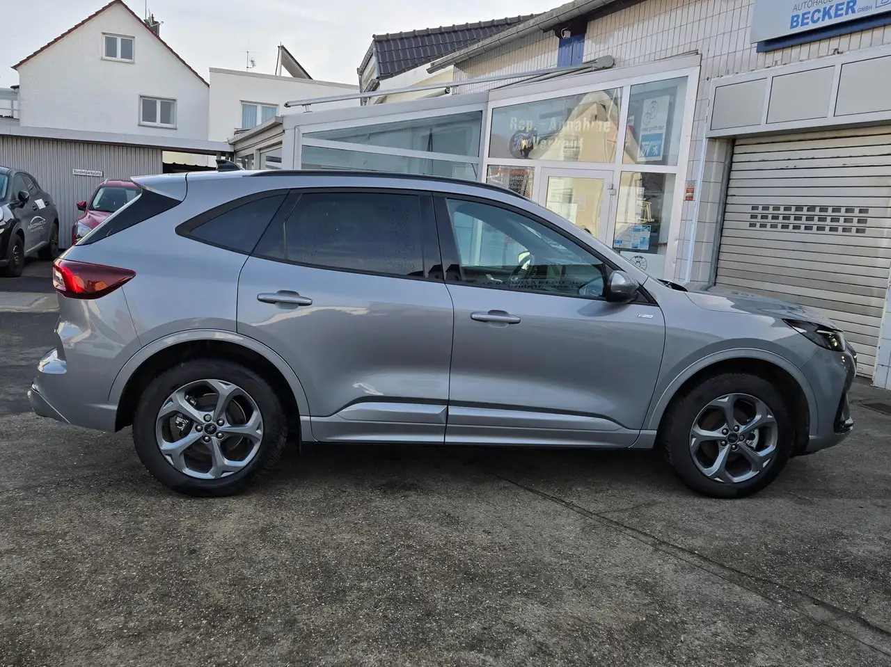 Ford Kuga Hybrid ST-Line — Galerie du véhicule 8