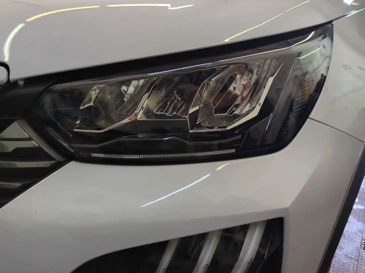 Peugeot 2008 1.2 PureTech 130 Allure LED PDC Navi Kamera — Galería del vehículo 3