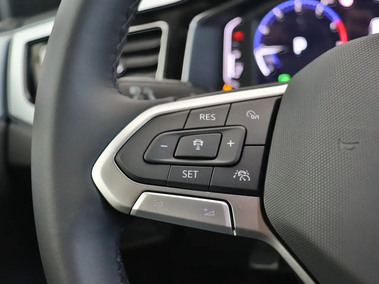 Volkswagen Taigo Goal 1.0 TSI DSG+NAVI+KAMERA+ACC+MFL — معرض صور السيارة 17