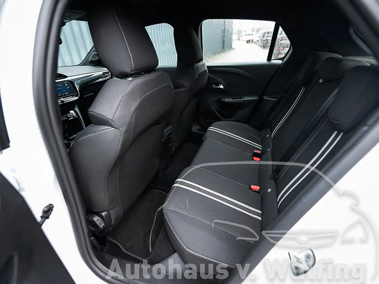 Opel Corsa GS Automatik +TECH-PAKET+SITZHEIZUNG+INFOTAINMENT+ALLWETTER+GARANTIE+ — معرض صور السيارة 13
