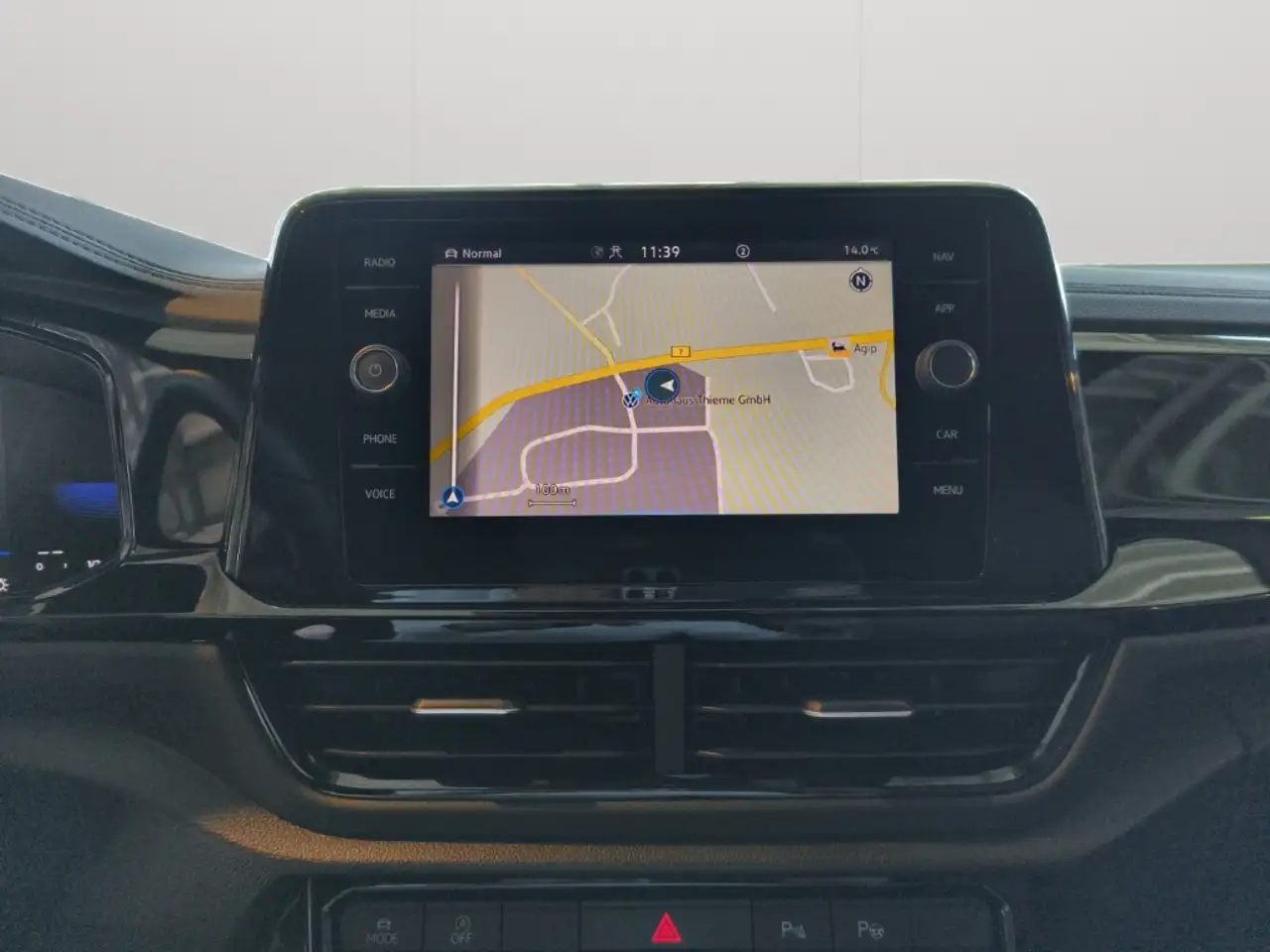 Volkswagen T-Roc 1.5TSI DSG R-Line Matrix Navi SHZ Rear View ACC — معرض صور السيارة 14