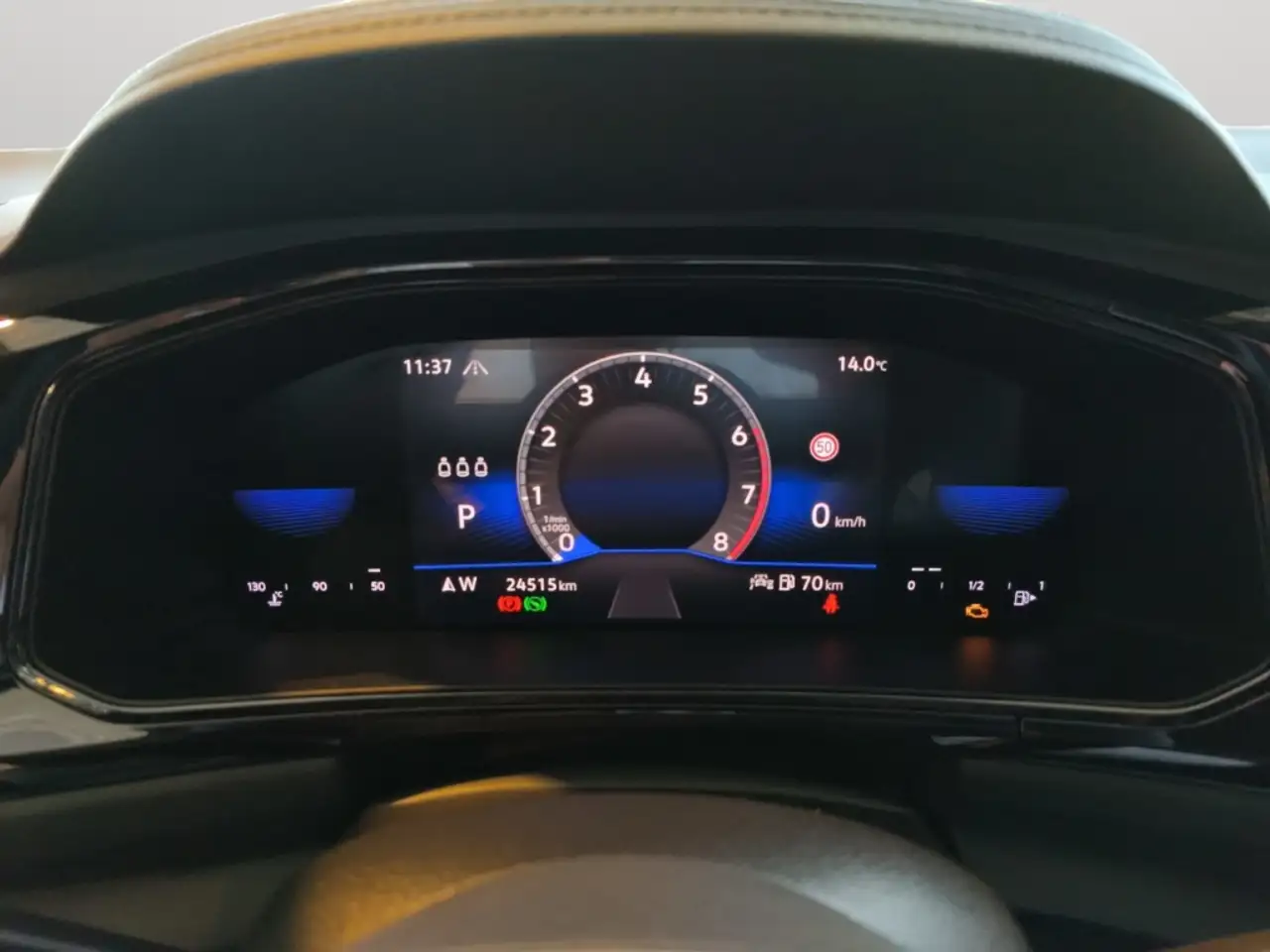 Volkswagen T-Roc 1.5TSI DSG R-Line Matrix Navi SHZ Rear View ACC — معرض صور السيارة 12