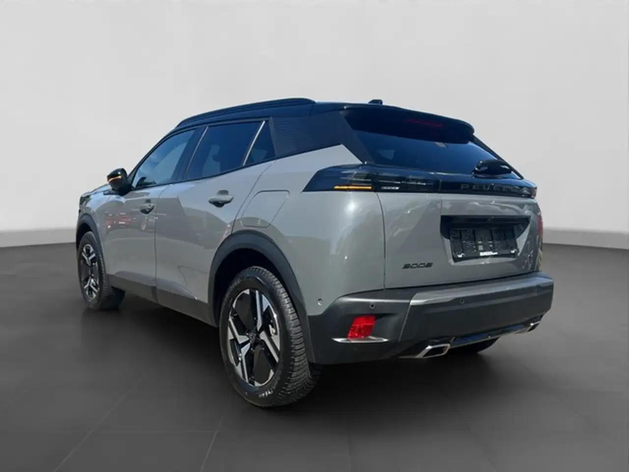 Peugeot 2008 GT PureTech 130 EAT8 — Vehicle gallery 2