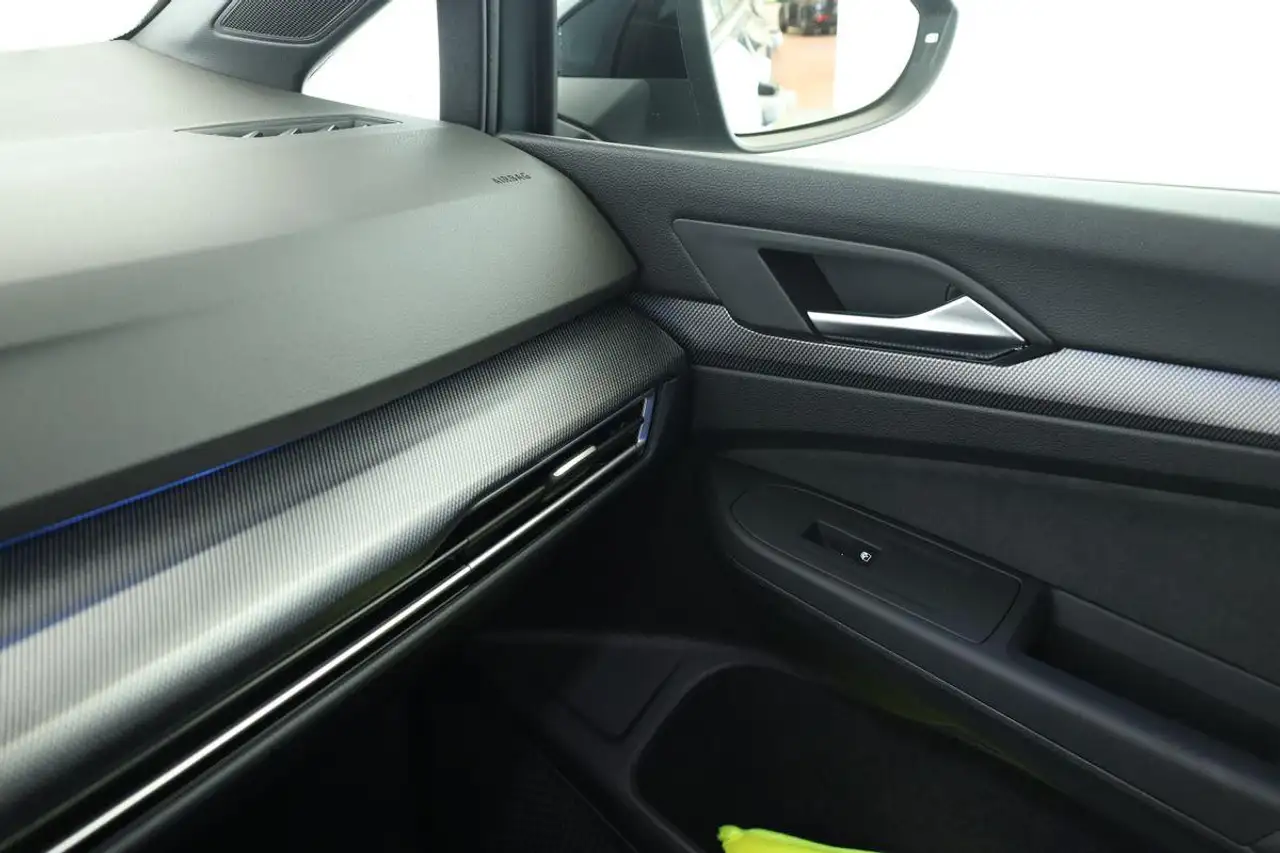 Volkswagen Golf GTI DSG Black LED Pano HUD Navi SHZ Kam 19" — Galería del vehículo 20