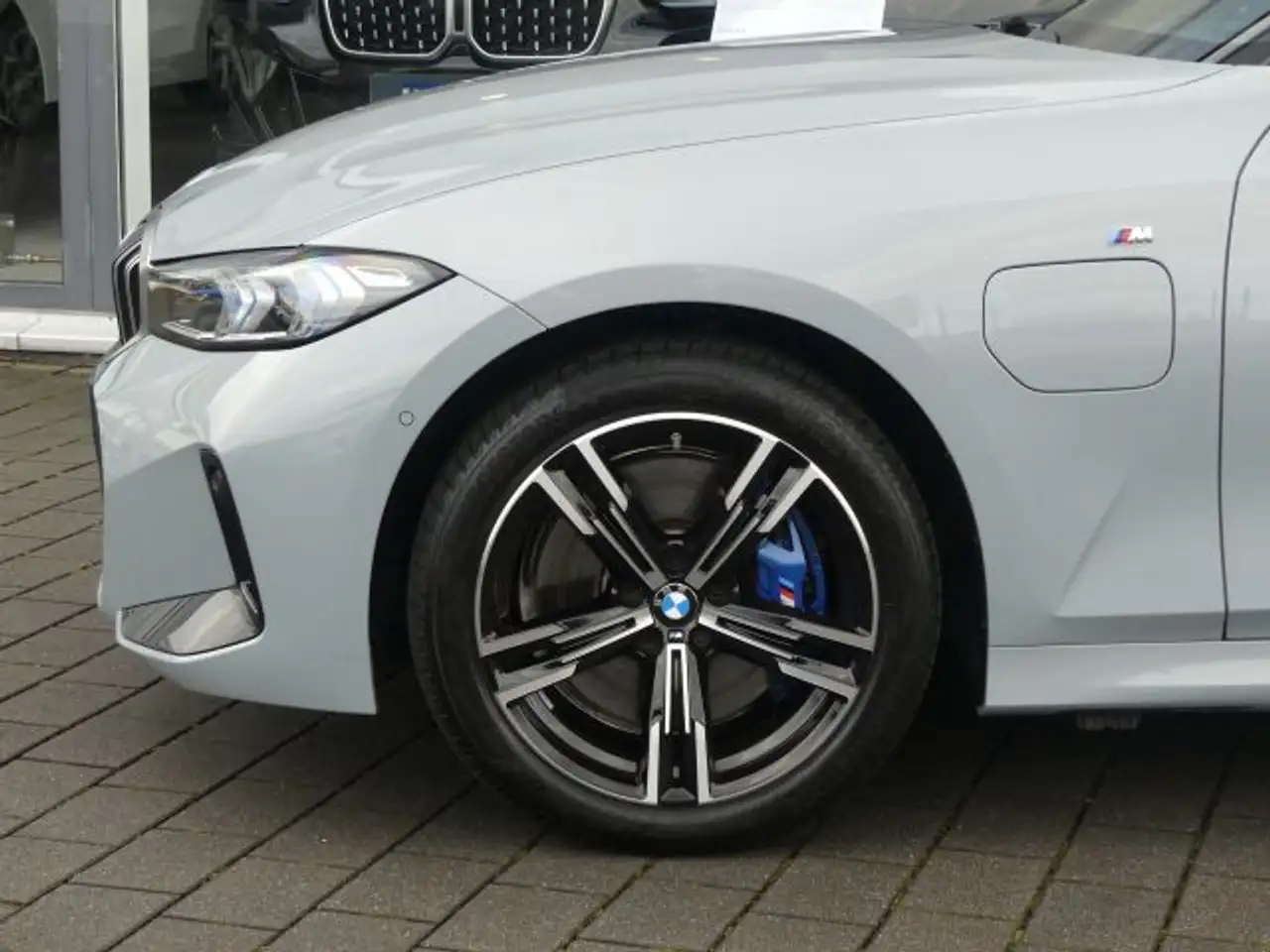 BMW 330 e Tour M Sportp Pano°Ad.LED°AHK°el.Sitze°18 — Vehicle gallery 5