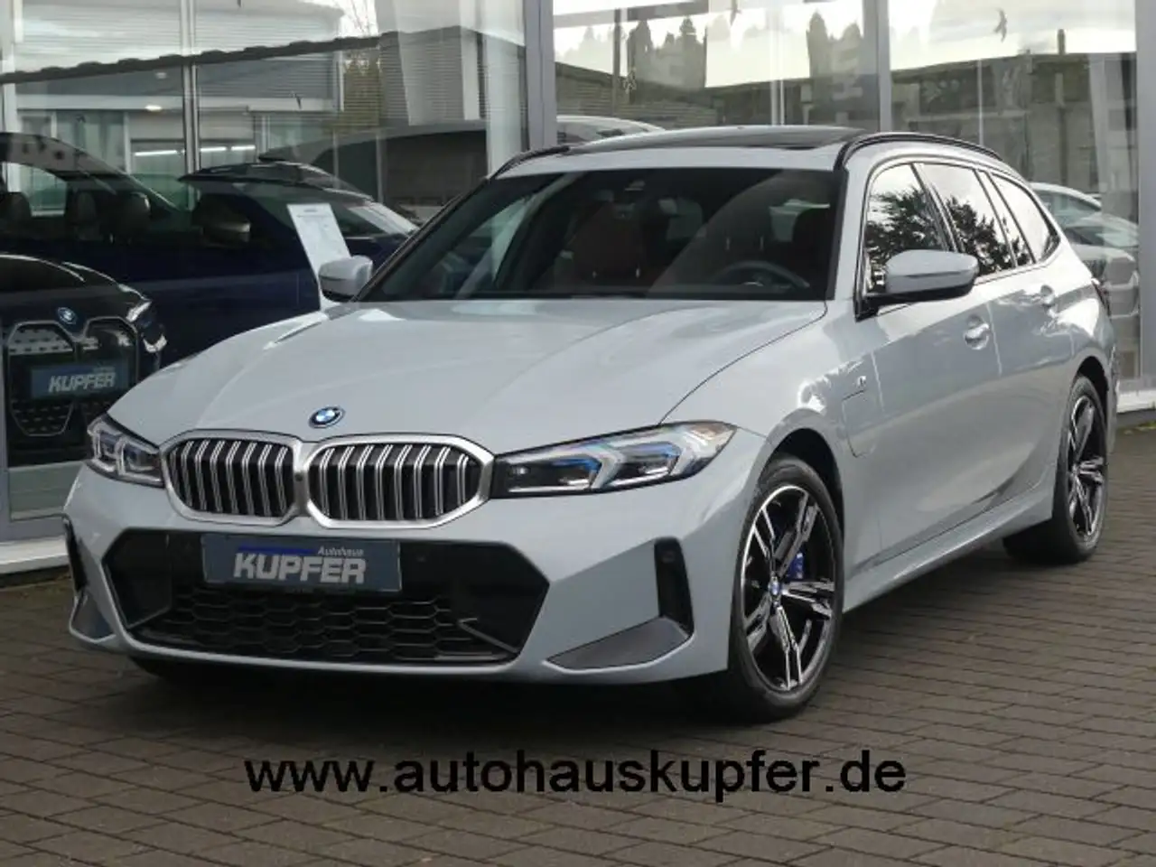 BMW 330 e Tour M Sportp Pano°Ad.LED°AHK°el.Sitze°18 — Vaihingen/Enz