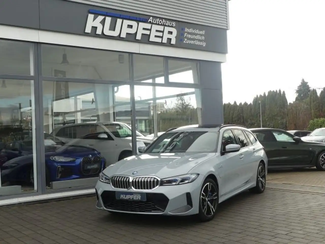BMW 330 e Tour M Sportp Pano°Ad.LED°AHK°el.Sitze°18 — Vehicle gallery 29