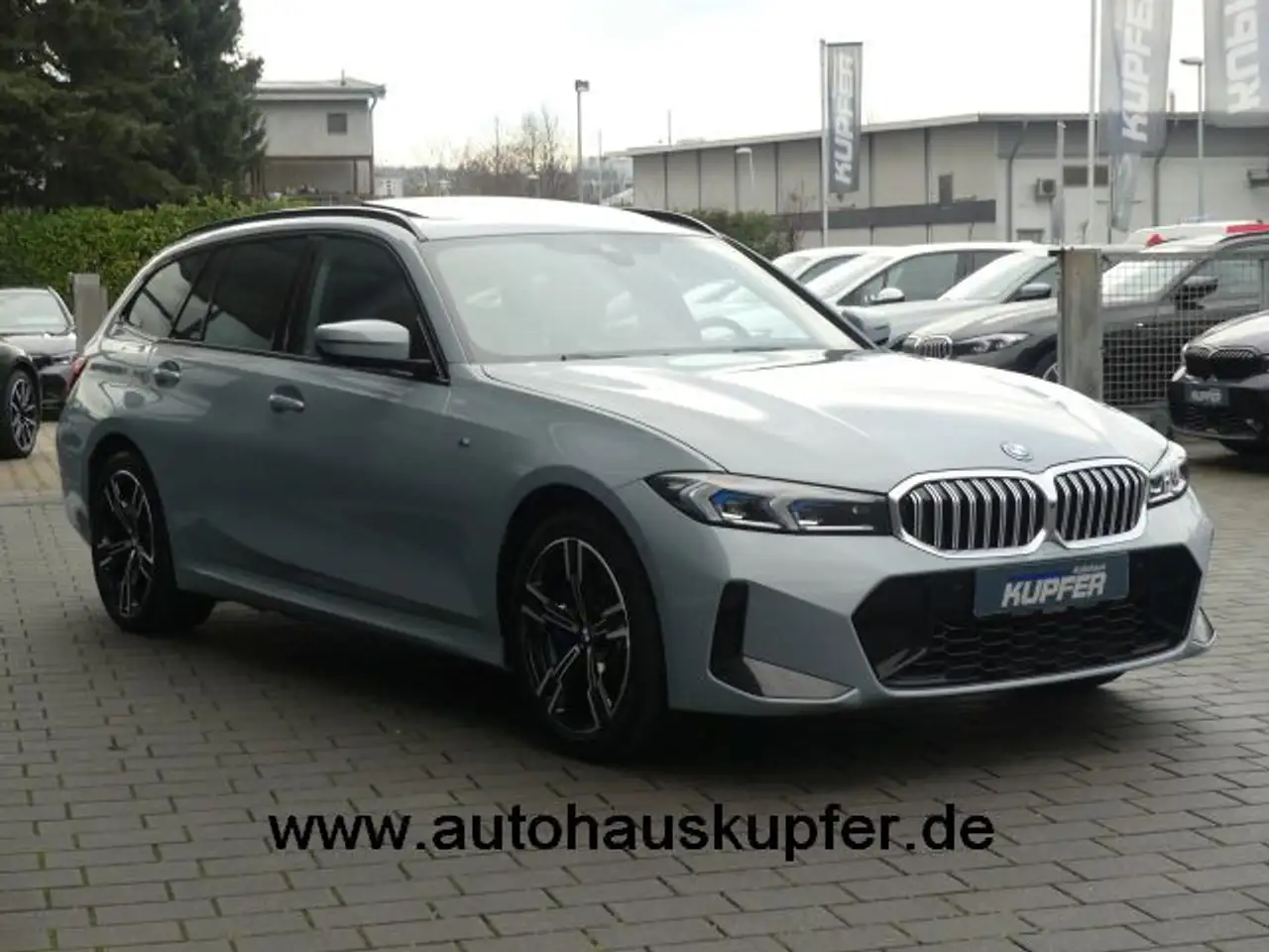 BMW 330 e Tour M Sportp Pano°Ad.LED°AHK°el.Sitze°18 — Vehicle gallery 2