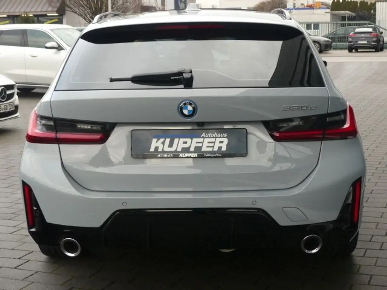 BMW 330 e Tour M Sportp Pano°Ad.LED°AHK°el.Sitze°18 — Vehicle gallery 4