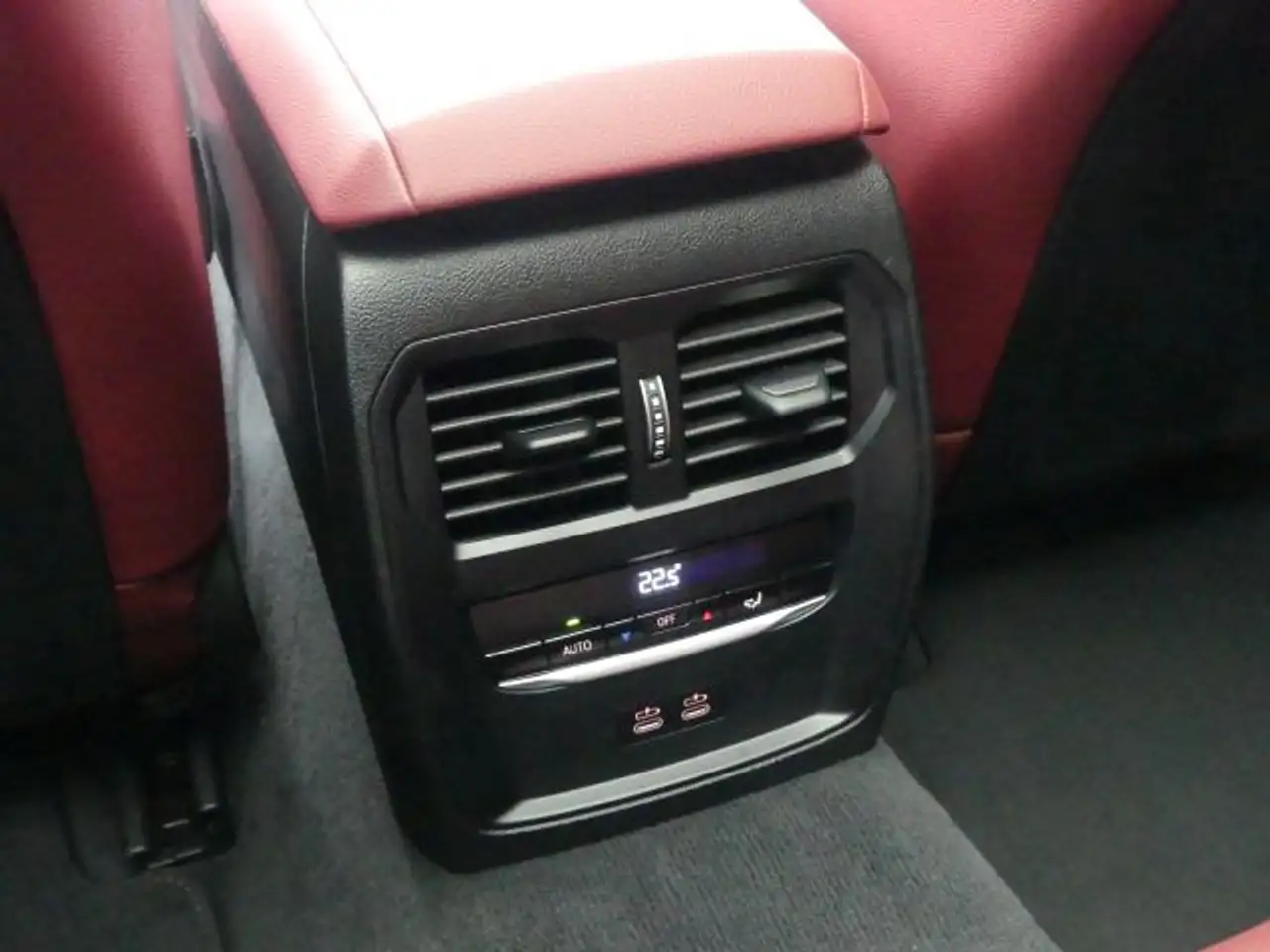 BMW 330 e Tour M Sportp Pano°Ad.LED°AHK°el.Sitze°18 — Vehicle gallery 14