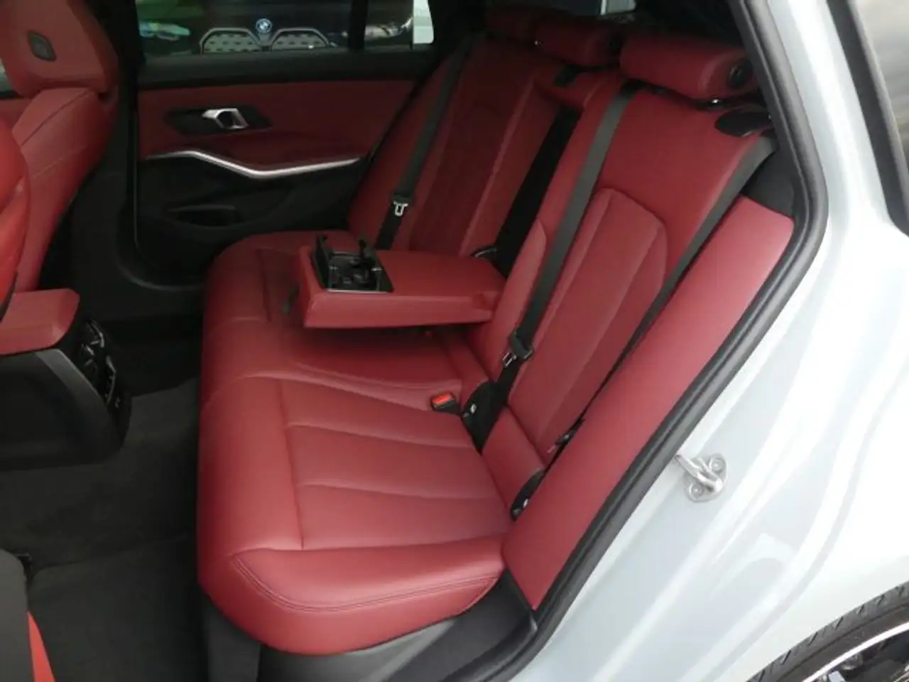 BMW 330 e Tour M Sportp Pano°Ad.LED°AHK°el.Sitze°18 — Vehicle gallery 11