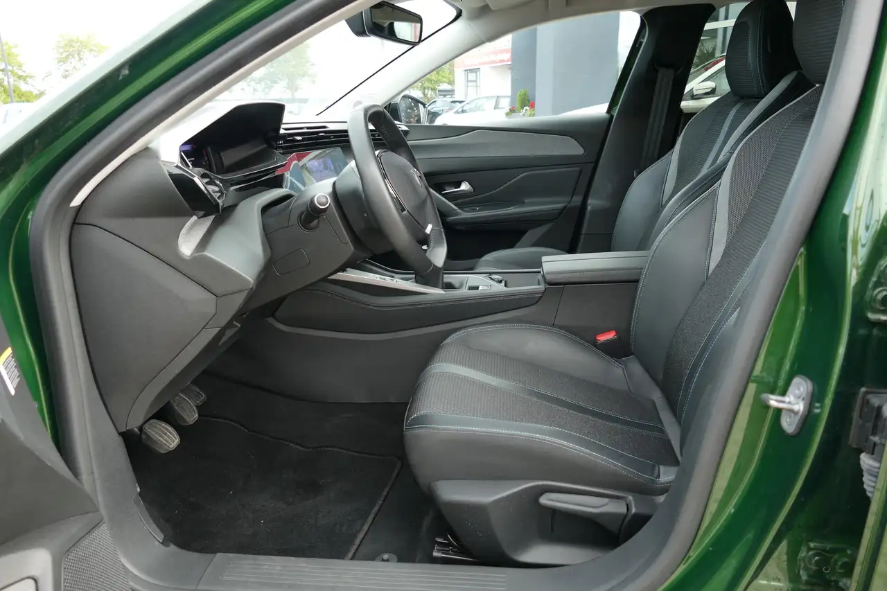 Peugeot 308 1.2 PureTech 130 LED Navi Kamera — Galería del vehículo 22