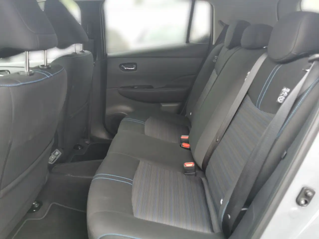 Nissan Leaf 40kWh N-Connecta, 360°, Navi, Winter, LED — معرض صور السيارة 12