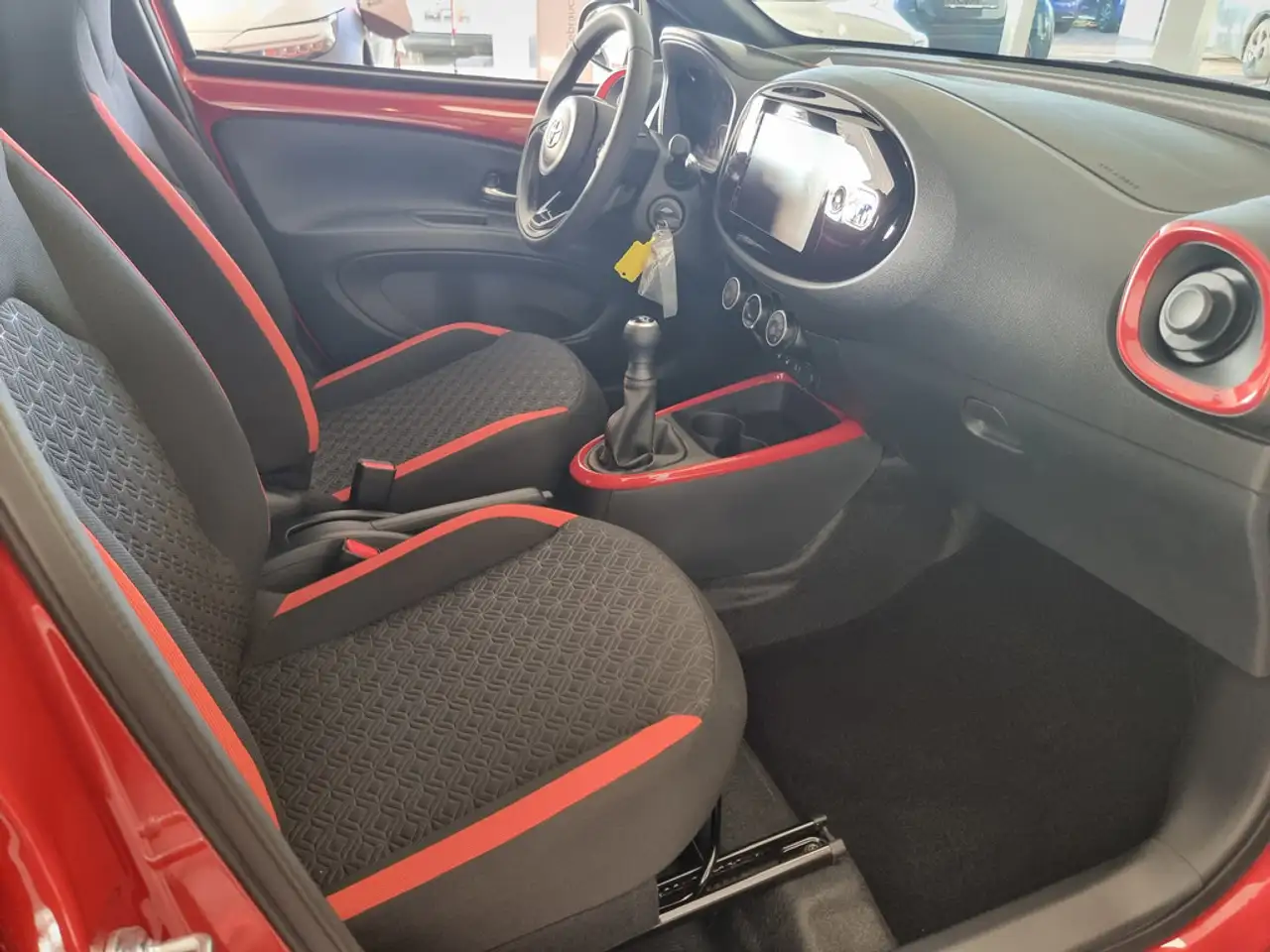 Toyota Aygo X 1.0 Team D — Vehicle gallery 8
