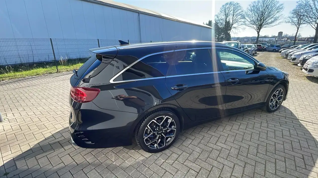 Kia Ceed SW / cee'd SW GT-LINE*RFK*AHK*NAVI*APPLEANDR — Galería del vehículo 9