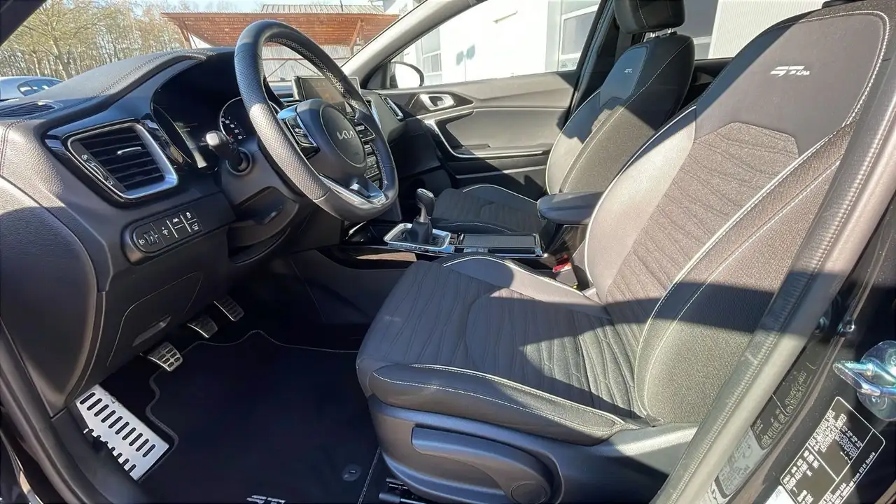 Kia Ceed SW / cee'd SW GT-LINE*RFK*AHK*NAVI*APPLEANDR — Galería del vehículo 12