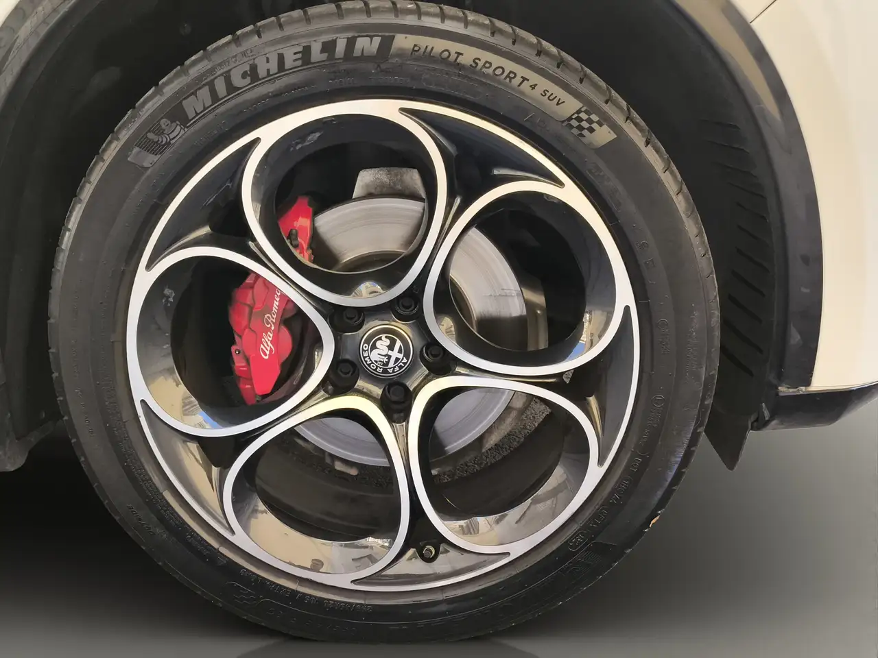 Alfa Romeo Stelvio 2.2 Veloce Q4 210 Aut. — معرض صور السيارة 18