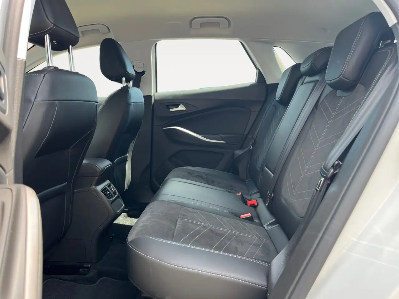 Opel Grandland 1.2 GS 2xKlima 360 AUT Alcant. — Vehicle gallery 15