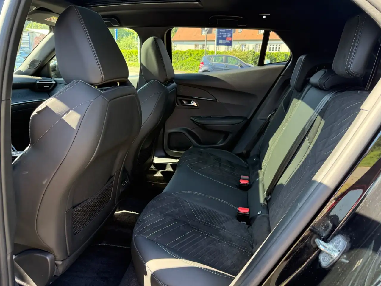 Peugeot 2008 1.2 GT/Led Scheinwerfer/Kamera/Alcantara — Galería del vehículo 13