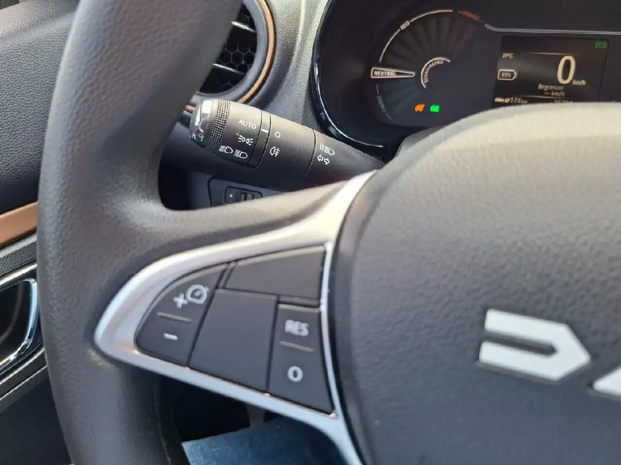 Dacia Spring Extreme*Klima*Navi*DAB*Kamera — Vehicle gallery 17