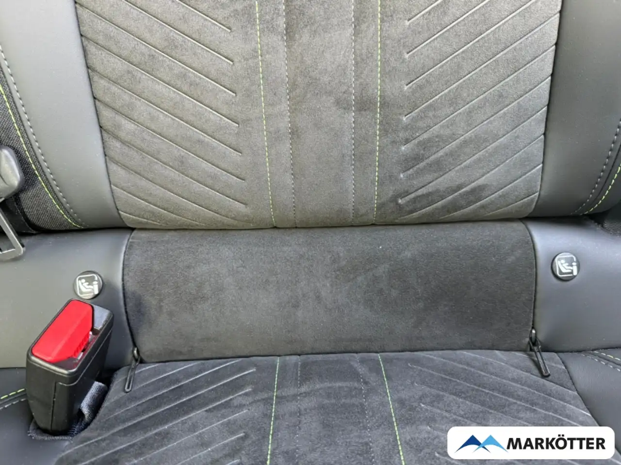 Peugeot 2008 GT CAM/SHZ/LED/ALLWETTER/MASSAGE/ALCANTARA — Galería del vehículo 28