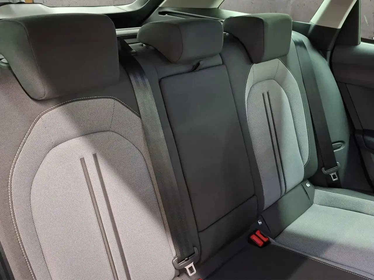 SEAT Leon 1.5 TSI Sportstourer Style Edition — Galería del vehículo 18