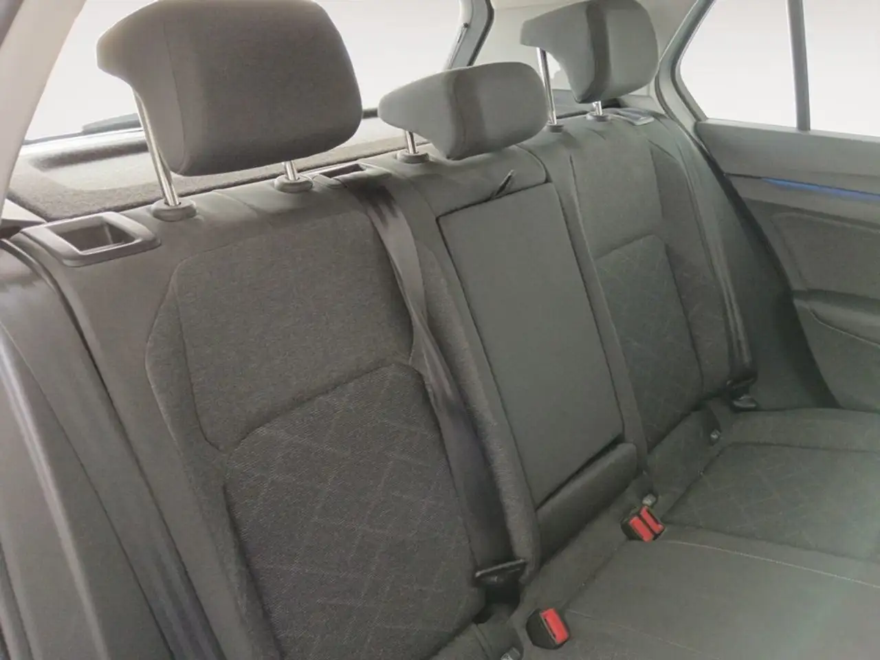 Volkswagen Golf 1.0 TSI Life 81kW — معرض صور السيارة 9